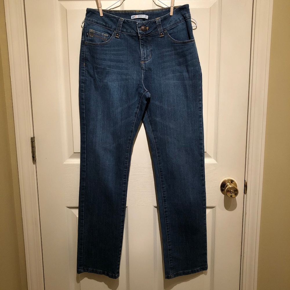 Lee Jeans Pefect Fit size 8 jeans Just Below Waist